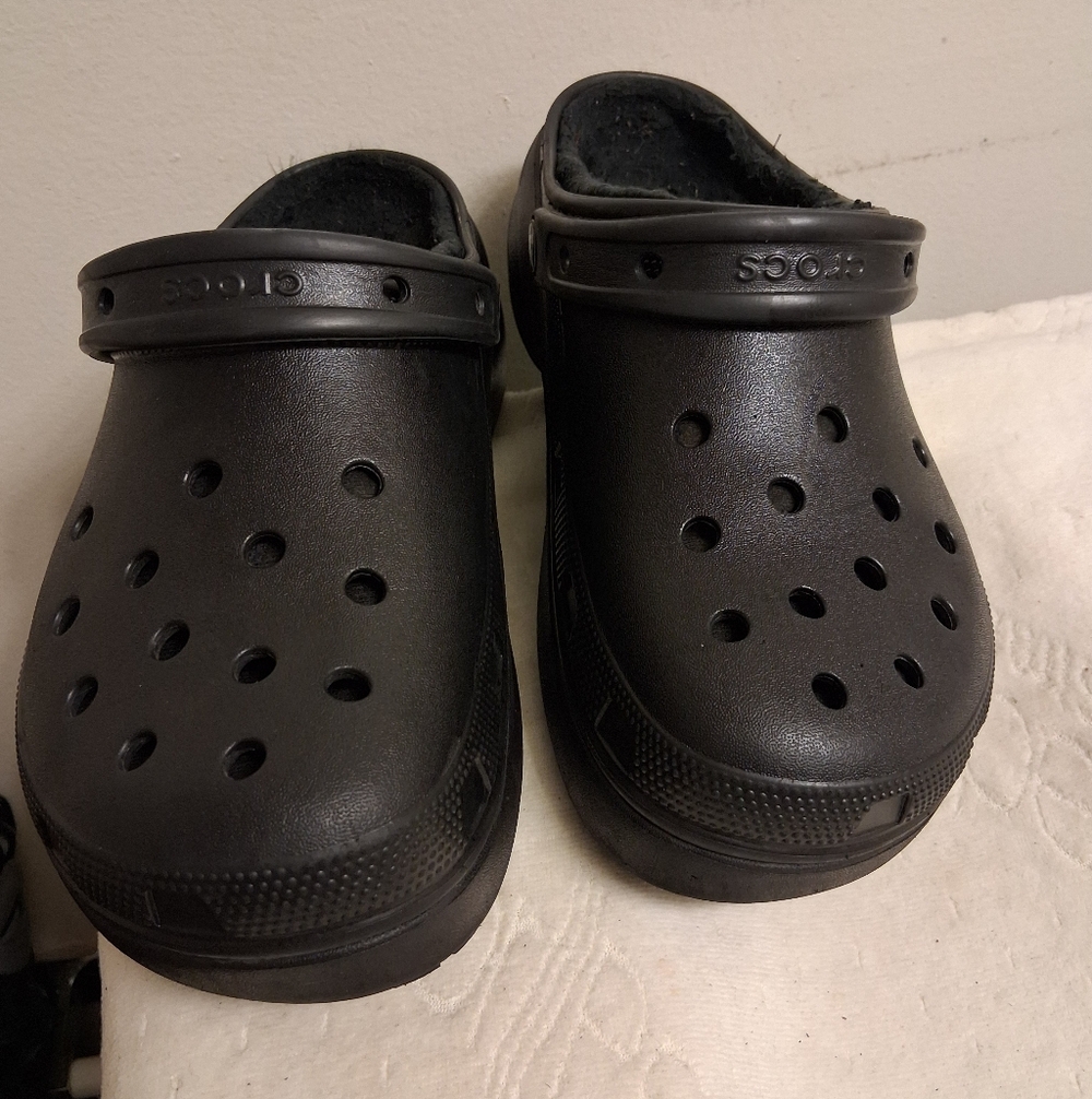 CROCS Black Classic Clogs - Picture 2 of 16